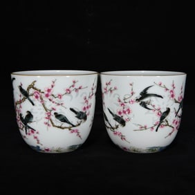 A Pair of Exquisite Enamel Flower and Bird Pattern Cups