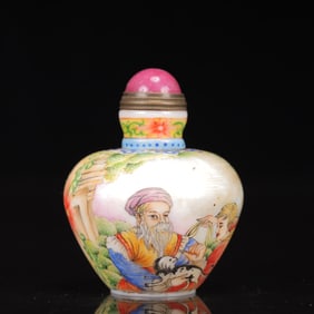 An Exquisite Glass Figure Pattern Snuff Bottle
