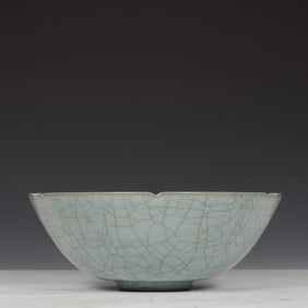 A Rare Guan yao Celadon Glazed Bowl,with an Imperial Poem by Emperor Qianlong