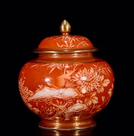 An Exquisite Iron-Red Painted Gold Flower and Bird Pattern Cover Jar,with Poem
