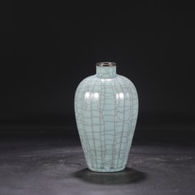 An Exquisite Guan yao Celadon Glazed Vase,with an Imperial Poem by Emperor Qianlong