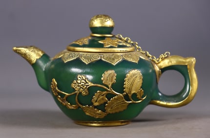 An Exquisite Agate Cover with Gold Flower Pattern Ewer