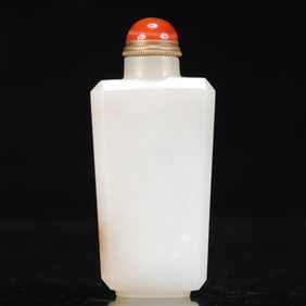 An Exquisite White Jade Snuff Bottle
