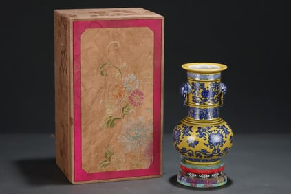 A Precious Yellow Glazed Blue and White Flower Pattern Vase