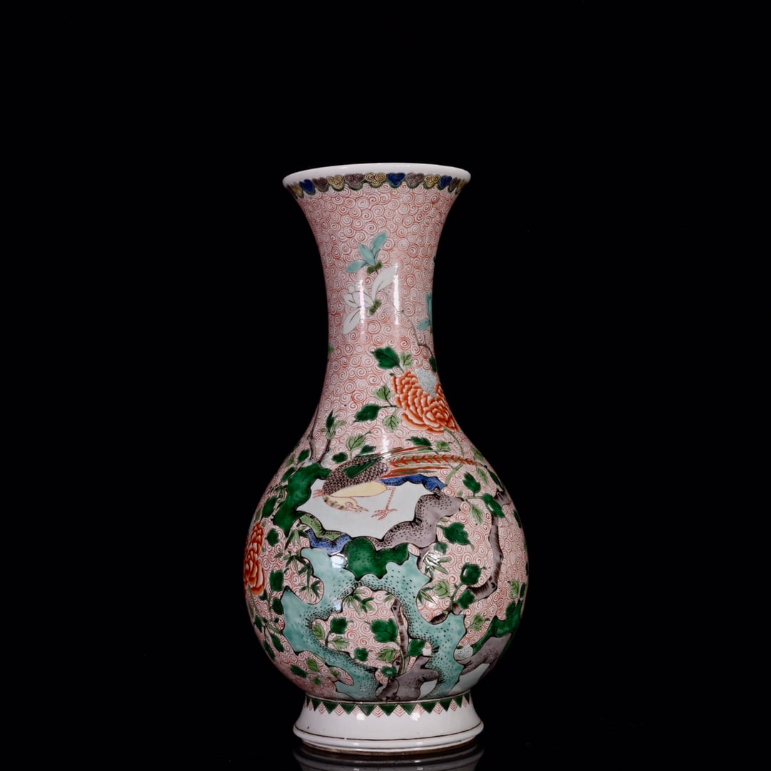 A Huge Red-and- Green Glazed Flower and Bird Pattern Vase: A Huge Red-and- Green Glazed Flower and Bird Pattern Vase,Qing Dynasty,China,Kangxi Six-Character Mark,Size:18.1inx8.7in 红绿彩花鸟纹瓶,中国଀