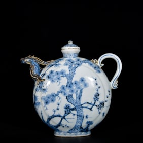 An Exquisite Blue and White Flower Pattern Pot