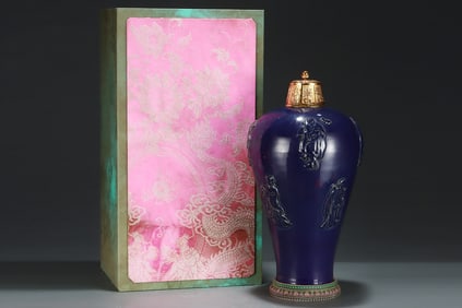 A Huge Ji Blue Glazed Figure Pattern Vase