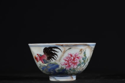 An Exquisite Famille-Rose Flower Pattern Cup