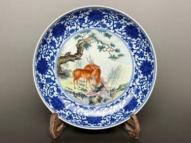 An Exquisite Famille-Rose Lotus Pattern Plate