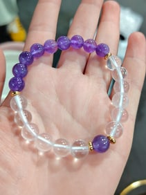 An Exquisite Crystal Bracelets