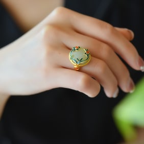 An Exquisite Sterling Silver-Gold Plated Inlaid White Jade Enamel Ring