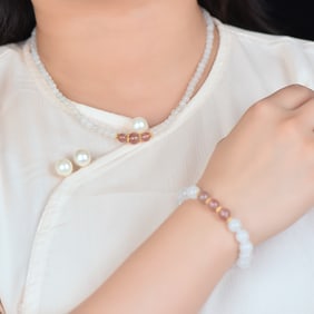 An Exquisite White Jade Bracelets