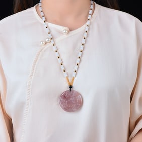An Exquisite White Jade Statue of Avalokitesvara Pendant