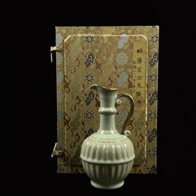 An Exquisite Ru yao Sky Blue Glazed Cover with Gold Ewer,with an Imperial Poem by Emperor Qianlong