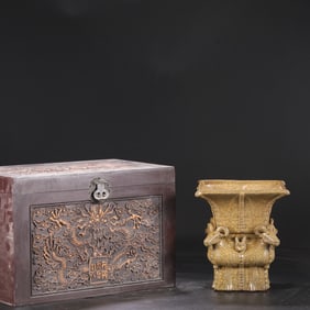 An Exquisite Ge yao Yellow Glazed Four-ram Square Zun,with an Imperial Poem by Emperor Qianlong