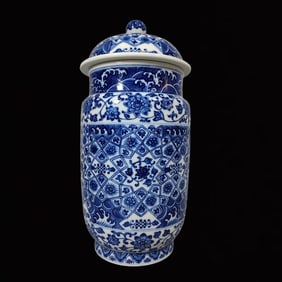 A Rare Blue and White Lotus Pattern Cover Jar