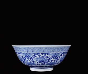 An Exquisite Blue and White Flower Pattern Bowl