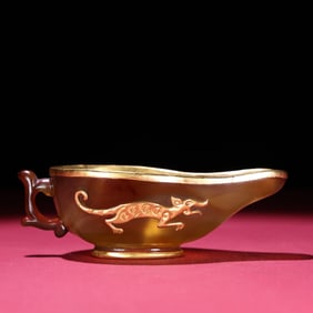 An Exquisite Agate Inlaid Gilt Bronze Cup