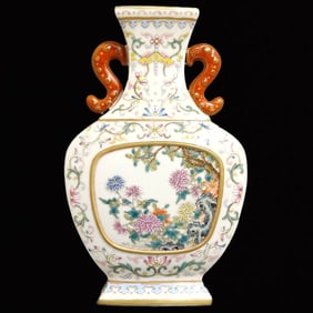 A Precious Enamel Flower Pattern Painted Gold Vase