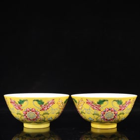 A Pair of Exquisite Famille-Rose Yellow Ground Flower Pattern Bowls