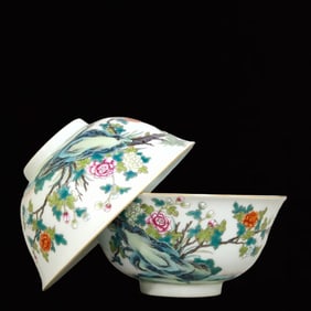 A Pair of Exquisite Famille-Rose Flower and Bird Pattern Bowls