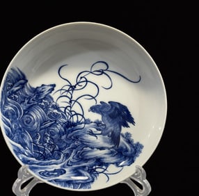 An Exquisite Blue and White Seawater and Eagle Pattern Plate