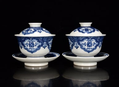 A Pair of Exquisite Blue and White Lotus Pattern With Cover Bowls
