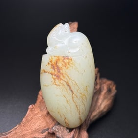 An Exquisite White Jade Auspicious Beast Pattern Hand Piece