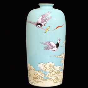 An Exquisite Turquoise Glazed Painted Gold Auspicious Cloud and Bird Pattern Vase