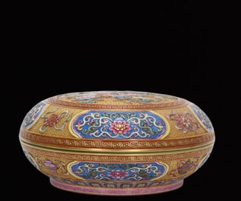 An Exquisite Enamel Gold Ground Flower and Bird Pattern Cover Box