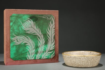 An Exquisite Ge yao Cover with Gold Washer