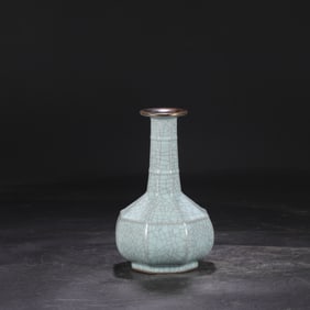An Exquisite Guan yao Celadon Glazed Vase,with an Imperial Poem by Emperor Qianlong