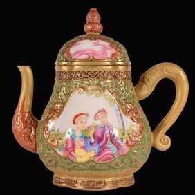 An Exquisite Green Ground Enamel Carved Figure Pattern Ewer