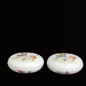 A Pair of Exquisite Famille-Rose Character and Story Pattern Boxes