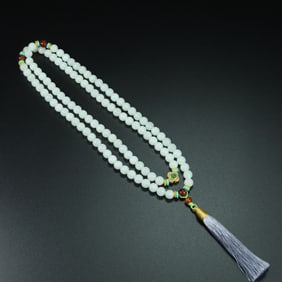 A Rare White Jade With Agate Necklace
