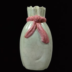An Exquisite Ge yao Vase