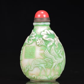 An Exquisite Glass Lotus Leaf and Crane Pattern Snuff Bottle