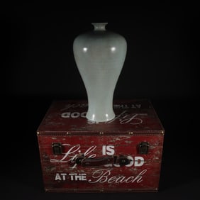An Exquisite Ru yao Sky Blue Glazed Vase