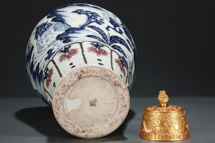 An Exquisite Doucai Peacock Pattern Jar,With Cover