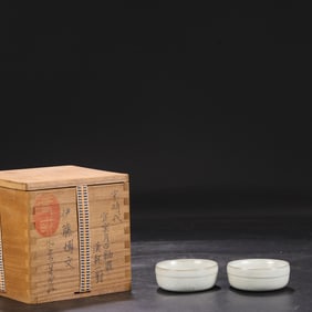 A Pair of Exquisite Guan yao White Glazed Cup