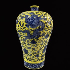 A Huge Yellow Ground Blue and White Lotus and Dragon Pattern Vase