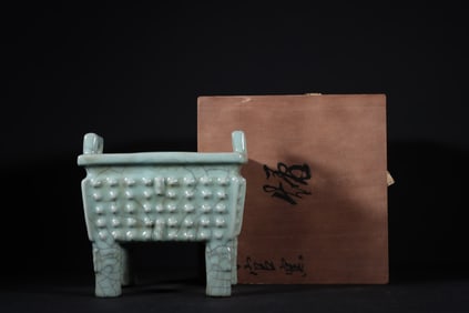An Exquisite Guan yao Celadon Glazed Double-Ears and Four legs Censer