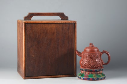 An Exquisite Purple Sands Dragon Pattern Teapot