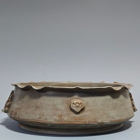 An Exquisite Ru yao Auspicious Beast Pattern Brush Washer