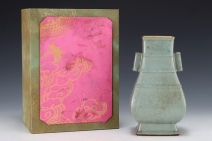 An Exquisite Guanyao Double-Ears Vase,with an Imperial Poem by Emperor Qianlong