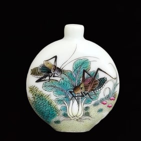 An Exquisite Famille-Rose Cabbage and Insect Pattern Snuff Bottle