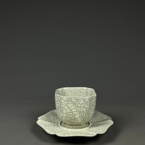 An Exquisite Ge Yao White Glazed Cup