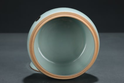 An Exquisite Longquan yao Fish Pattern Jar with Cover