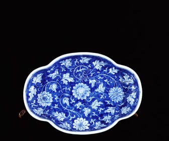 An Exquisite Blue and White Flower Pattern Washer