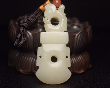 An Exquisite White Jade Dragon Pendant